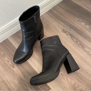 Naturalizer Genn Reach Chunky Heel Leather Ankle Booties Black